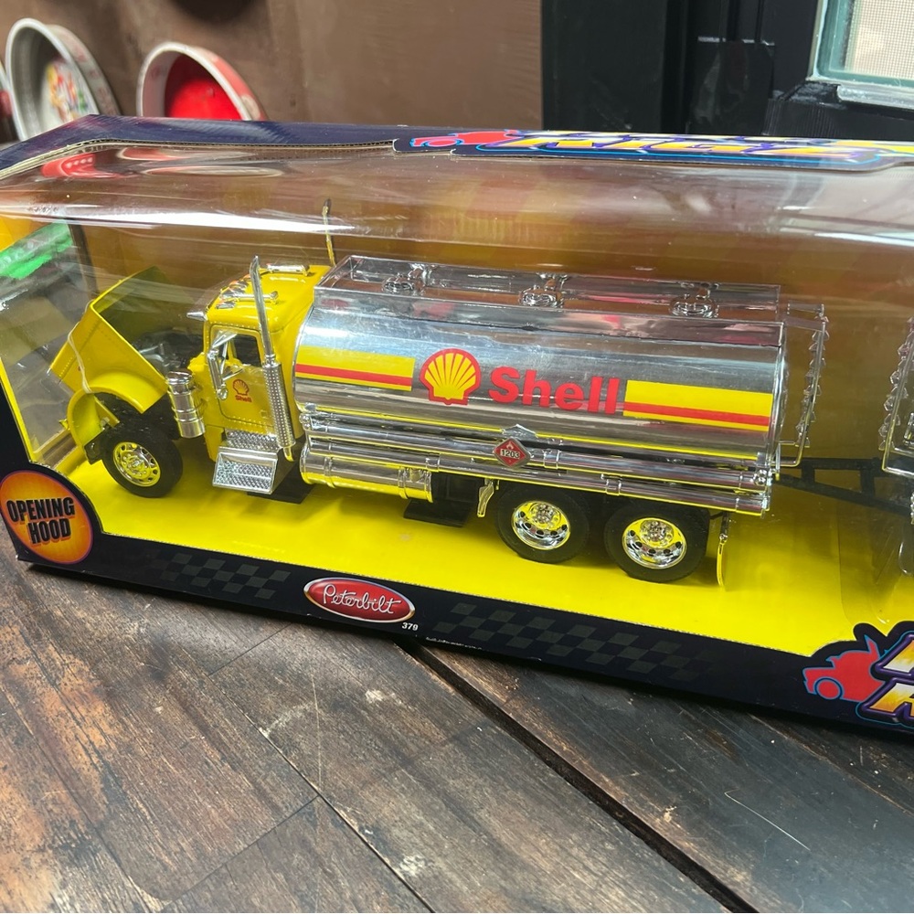 Shell Tanker Truck Toy - Yellow Hot Rigz - Picture 3 of 10